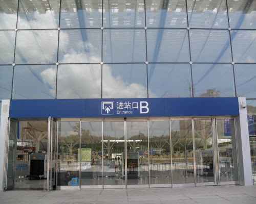 機場玻璃香蕉视频成人在线